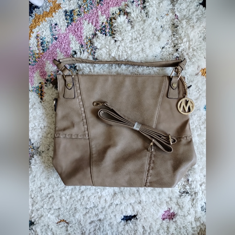 MKF collection medium sized shoulder bag